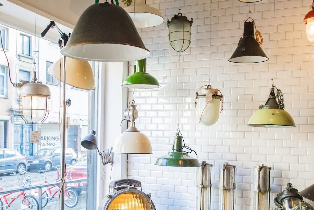 different hanging lamps displayed at Faren shop